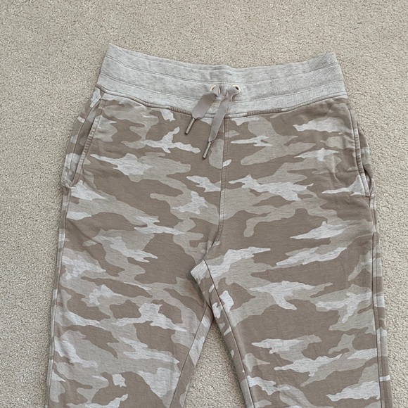 Athleta Camo Print Jogger Set - Picture 10 of 14